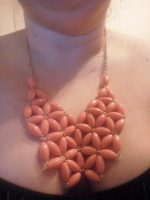 Zaujímavý oranžový náhrdelník Zaujímavý oranžový náhrdelník