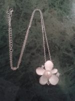 Náhrdelník s kvetinkou Náhrdelník s kvetinkou