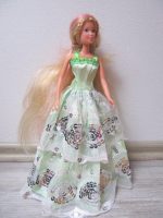 Šaty na Barbie