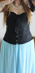 Čierny korzet Čierny korzet