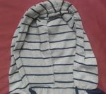 Mikina s kapucí tmavomodrá s pruhy Mikina s kapucí tmavomodrá s pruhy