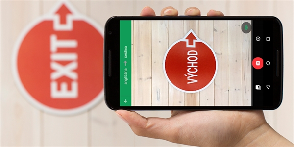 Vizuální překladač Googlu využívající fotoaparát smartphonu rozumí dalším jazykům