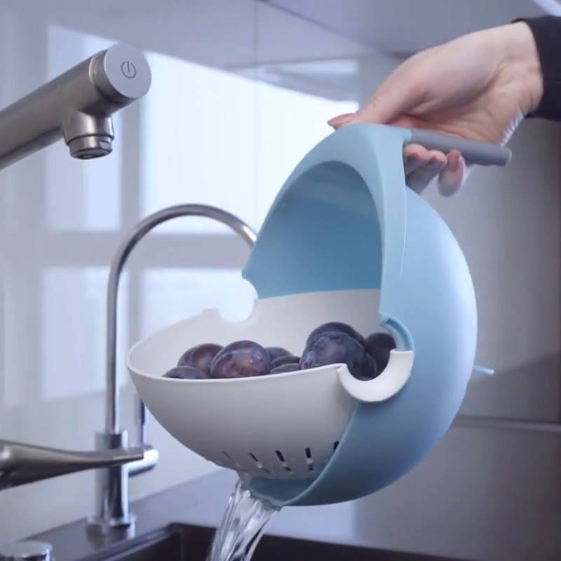 Sledovat Self-balancing strainer prevents food from spilling into the sink! 💦🙏
