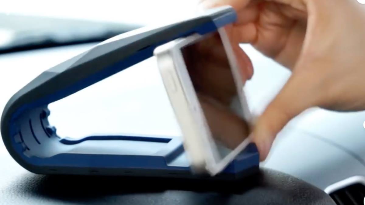 Sledovat Vývojáři se inspirovali u krokodýlů a vyvinuli tento unikátní držák telefonu!