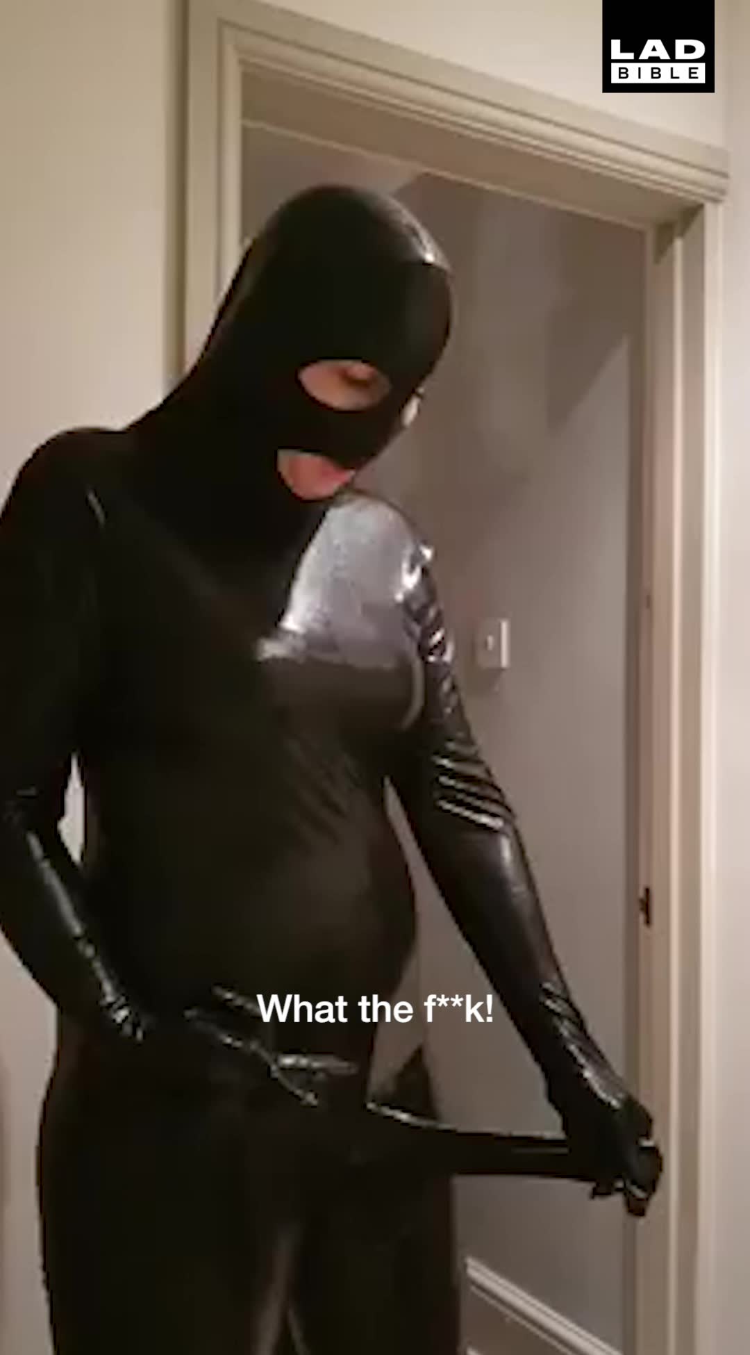 Sledovat Woman Orders Catsuit Online And Gets Wrong Package